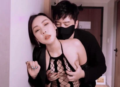 Chị vợ bán thân cho sếp để trả nợ giúp chồng
